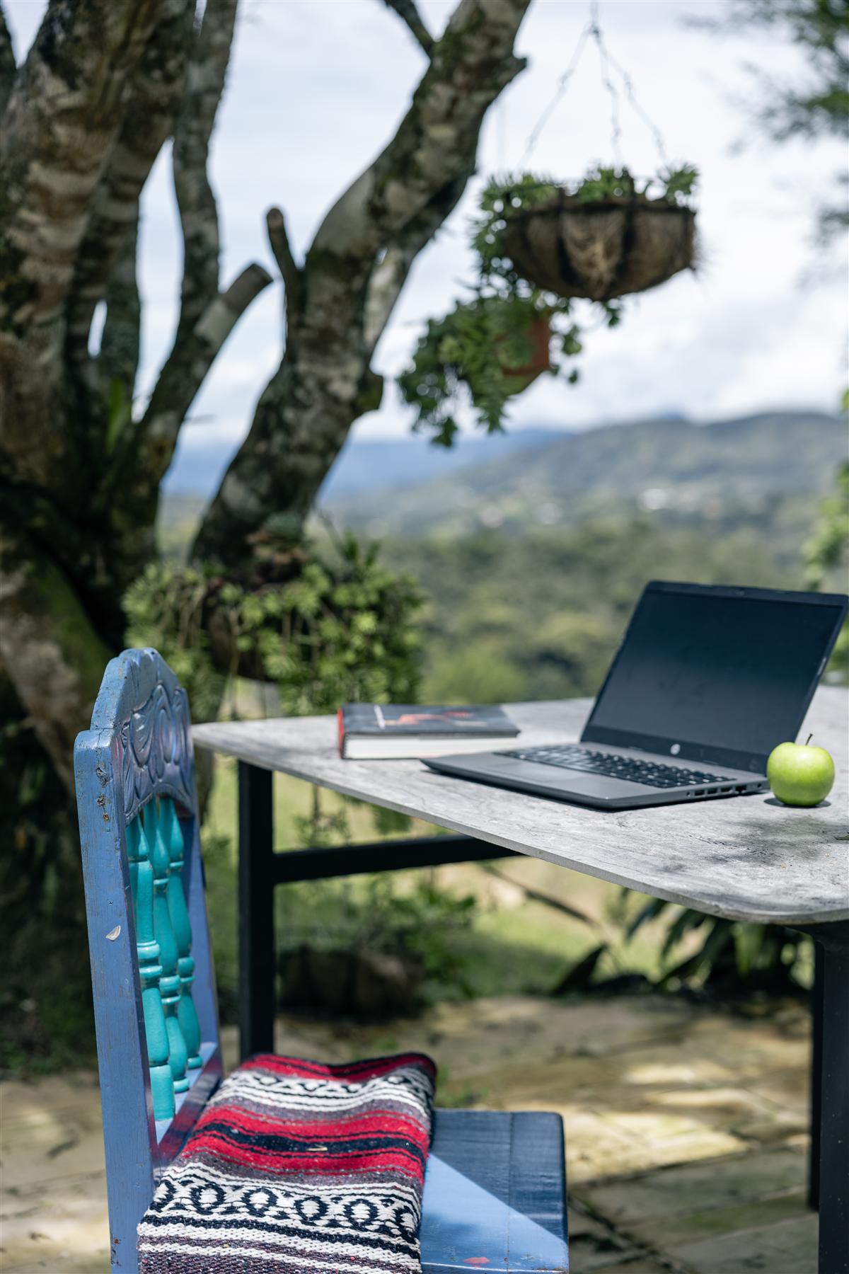 Rinc&oacute;n de trabajo al aire libre